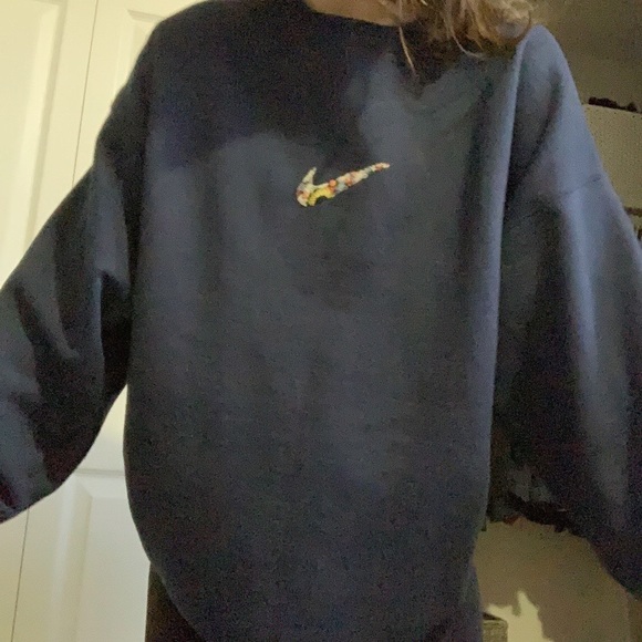 Custom Nike crewneck - Picture 2 of 2